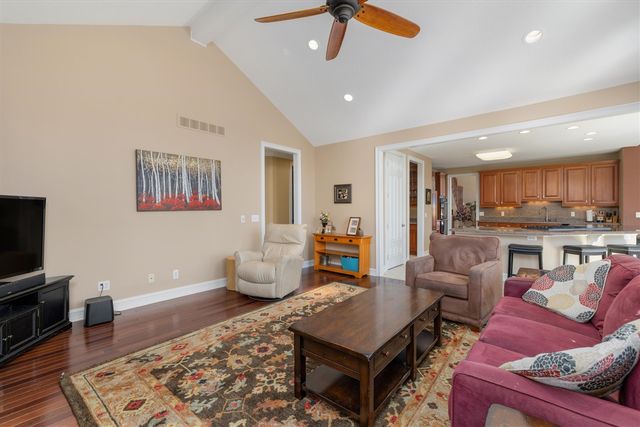 7040 Royal Villa Court, Canton, MI 48187