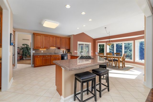 7040 Royal Villa Court, Canton, MI 48187