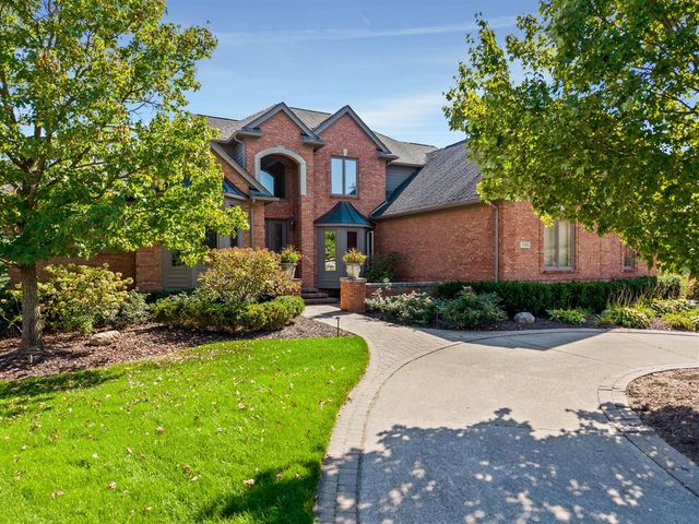 7040 Royal Villa Court, Canton, MI 48187
