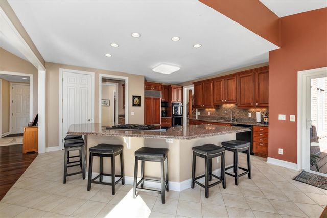 7040 Royal Villa Court, Canton, MI 48187