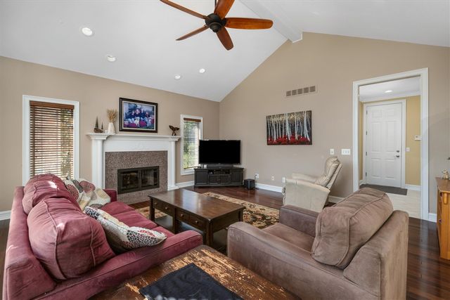 7040 Royal Villa Court, Canton, MI 48187