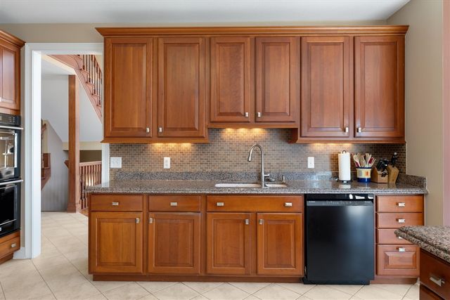 7040 Royal Villa Court, Canton, MI 48187