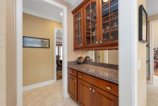 7040 Royal Villa Court, Canton, MI 48187