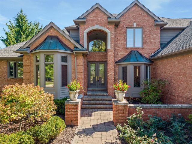 7040 Royal Villa Court, Canton, MI 48187