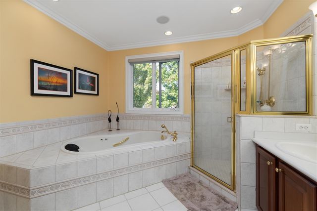 7040 Royal Villa Court, Canton, MI 48187