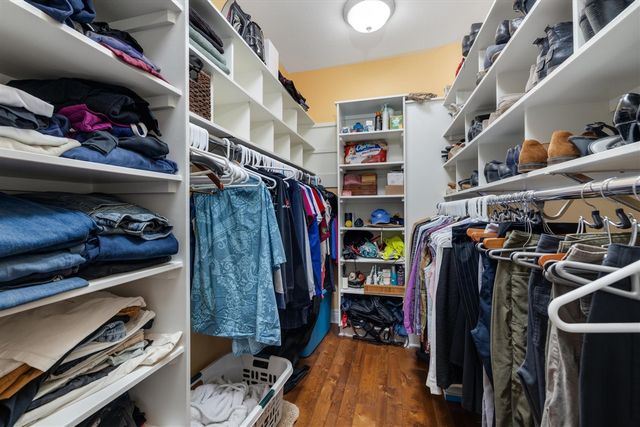 7040 Royal Villa Court, Canton, MI 48187