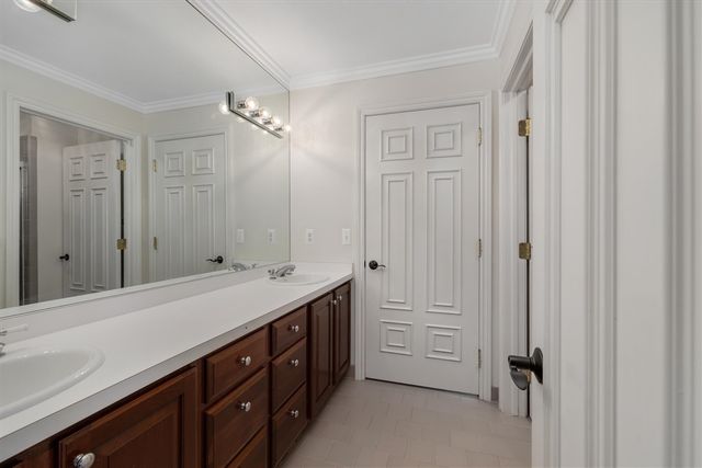 7040 Royal Villa Court, Canton, MI 48187