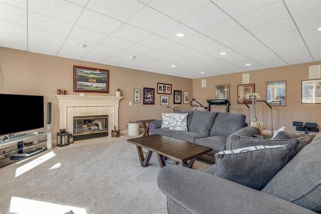 7040 Royal Villa Court, Canton, MI 48187