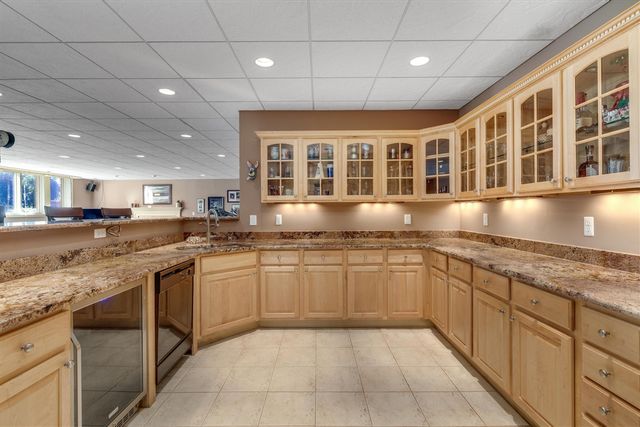 7040 Royal Villa Court, Canton, MI 48187