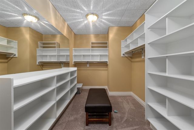 7040 Royal Villa Court, Canton, MI 48187