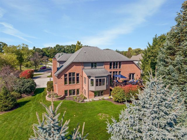 7040 Royal Villa Court, Canton, MI 48187