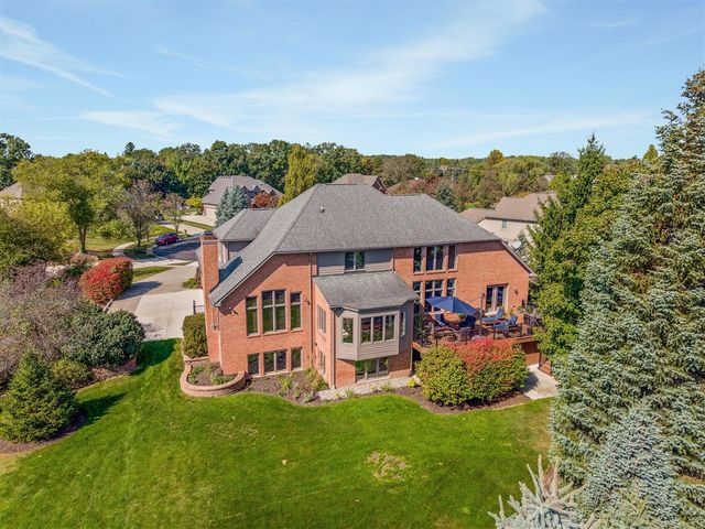 7040 Royal Villa Court, Canton, MI 48187