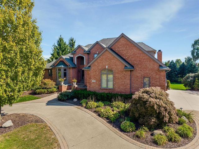 7040 Royal Villa Court, Canton, MI 48187