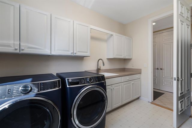 7040 Royal Villa Court, Canton, MI 48187