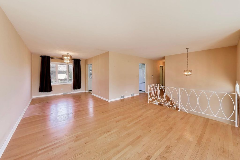 9241 N Callero Drive, Niles, IL 60714 — photo 4