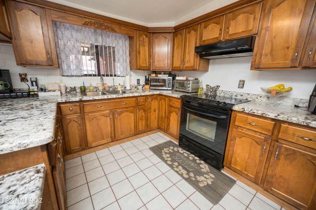 336 E Calle Soto, Nogales, AZ 85621