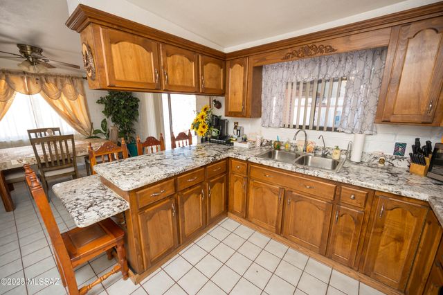 336 E Calle Soto, Nogales, AZ 85621