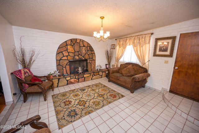 336 E Calle Soto, Nogales, AZ 85621