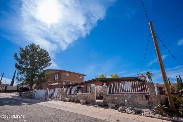 336 E Calle Soto, Nogales, AZ 85621