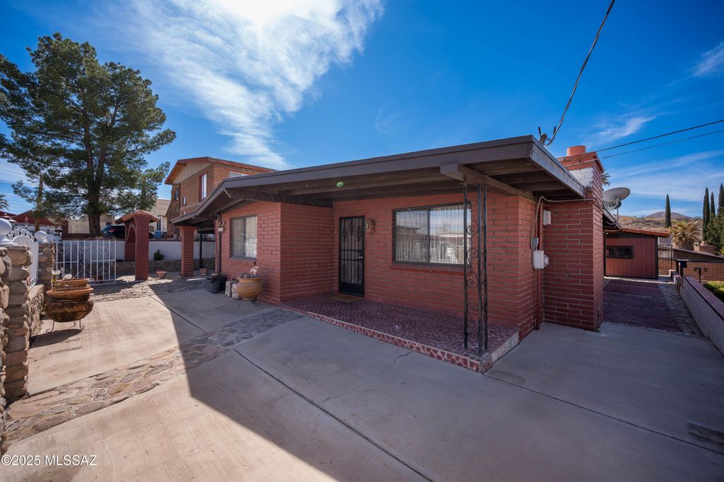 336 E Calle Soto, Nogales, AZ 85621