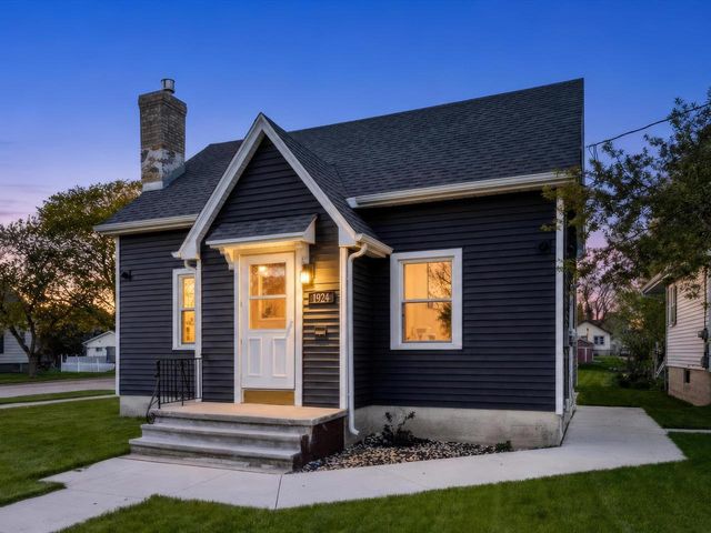 1924 24th STREET, Two Rivers, WI 54241