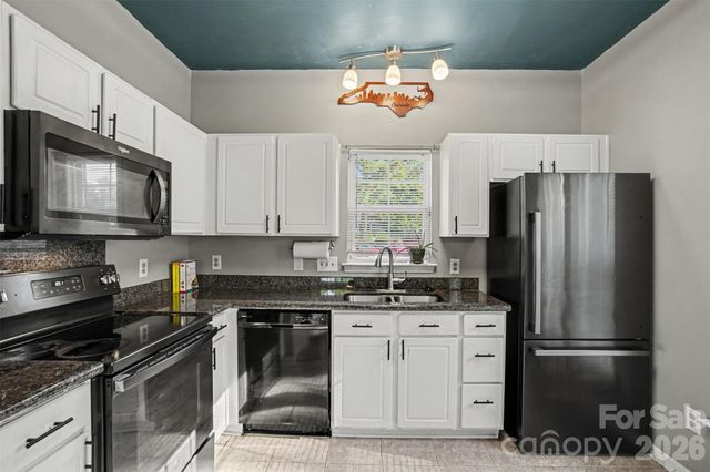 8917 Cinnabay Drive, Charlotte, NC 28216