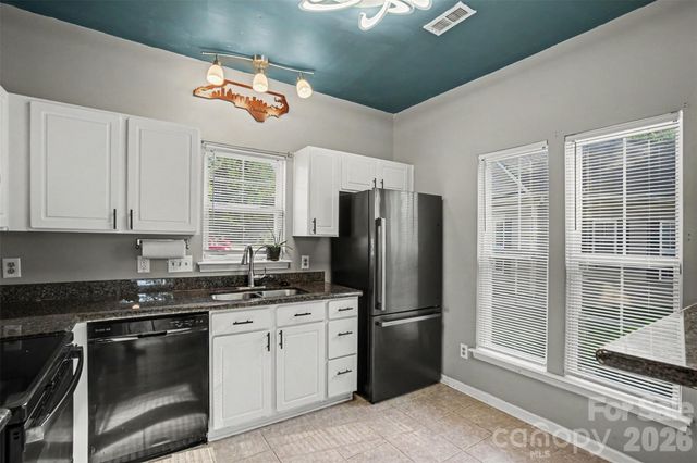 8917 Cinnabay Drive, Charlotte, NC 28216