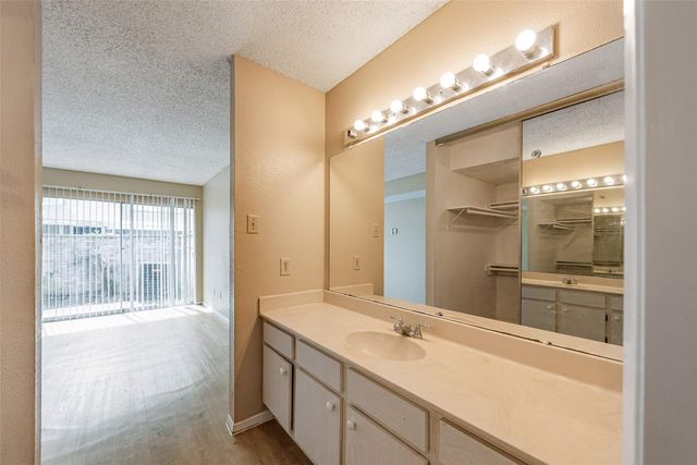 6315 Cattails Lane, Houston, TX 77035