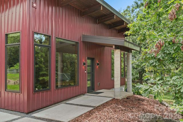39 Wolf Road, Asheville, NC 28805