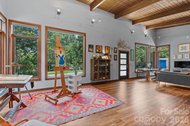 39 Wolf Road, Asheville, NC 28805