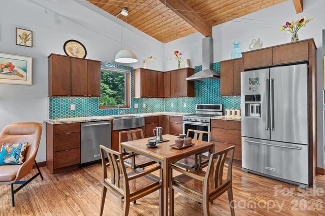 39 Wolf Road, Asheville, NC 28805