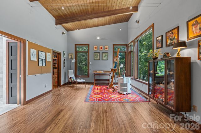 39 Wolf Road, Asheville, NC 28805