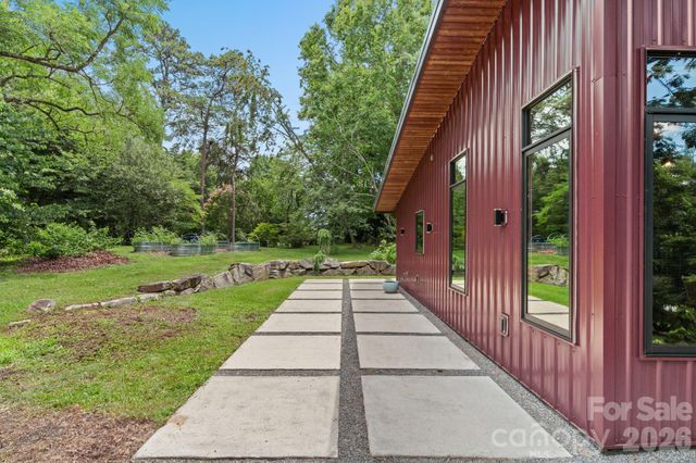 39 Wolf Road, Asheville, NC 28805