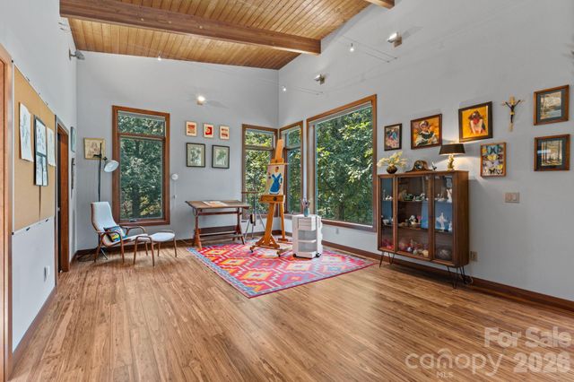 39 Wolf Road, Asheville, NC 28805