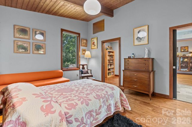 39 Wolf Road, Asheville, NC 28805