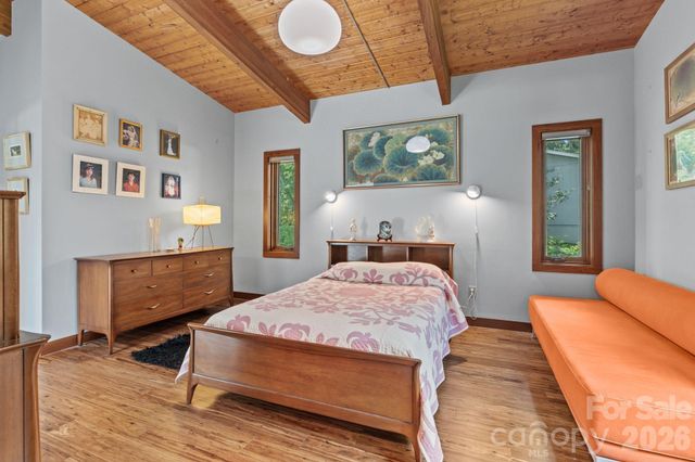 39 Wolf Road, Asheville, NC 28805