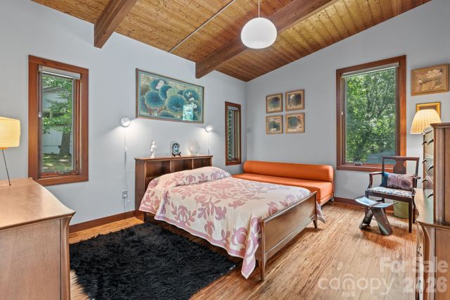 39 Wolf Road, Asheville, NC 28805