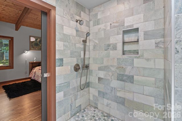 39 Wolf Road, Asheville, NC 28805
