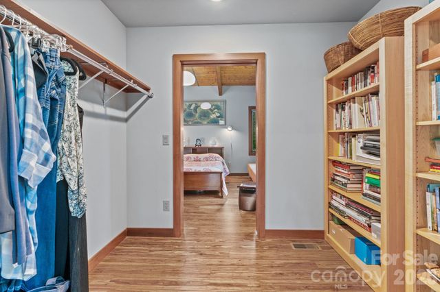 39 Wolf Road, Asheville, NC 28805