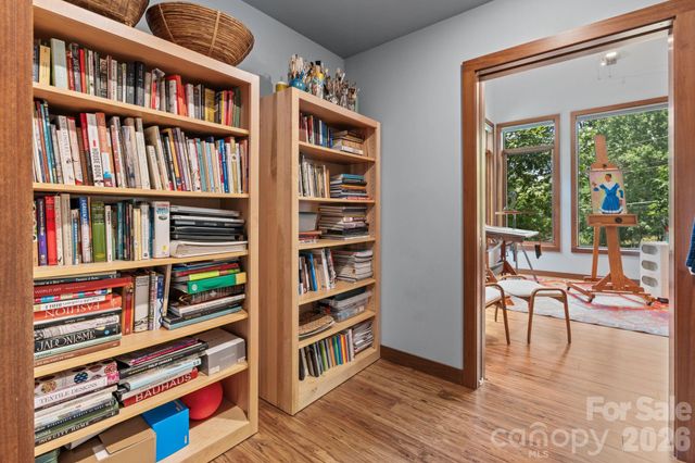 39 Wolf Road, Asheville, NC 28805