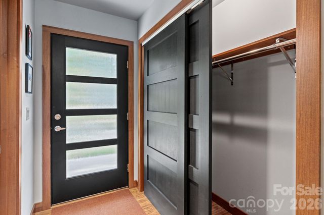 39 Wolf Road, Asheville, NC 28805