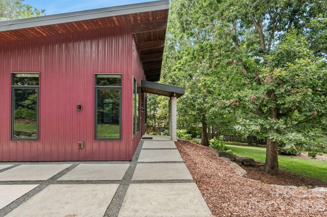 39 Wolf Road, Asheville, NC 28805