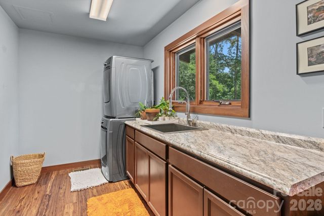 39 Wolf Road, Asheville, NC 28805