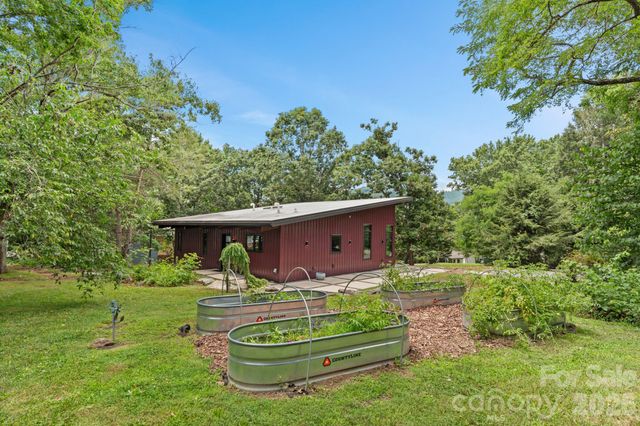 39 Wolf Road, Asheville, NC 28805