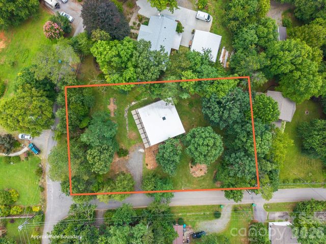 39 Wolf Road, Asheville, NC 28805