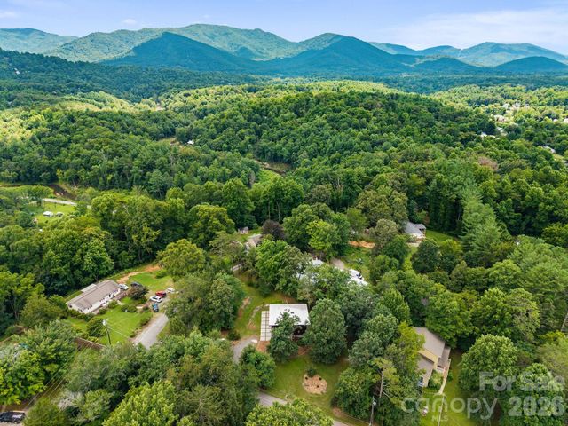 39 Wolf Road, Asheville, NC 28805