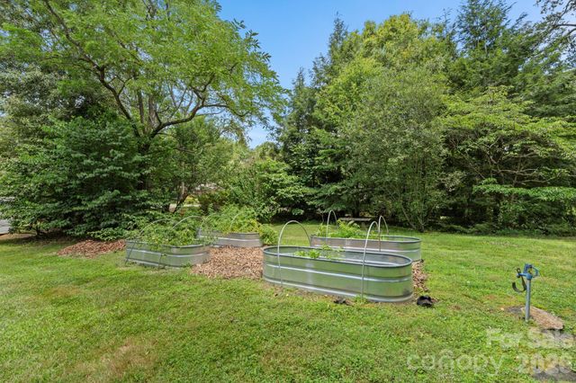 39 Wolf Road, Asheville, NC 28805