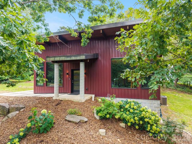 39 Wolf Road, Asheville, NC 28805