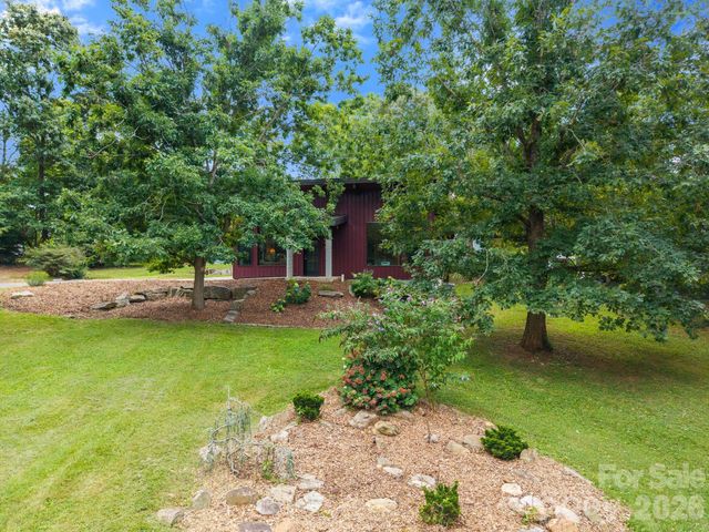39 Wolf Road, Asheville, NC 28805