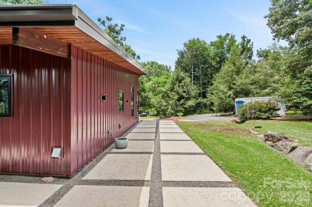 39 Wolf Road, Asheville, NC 28805